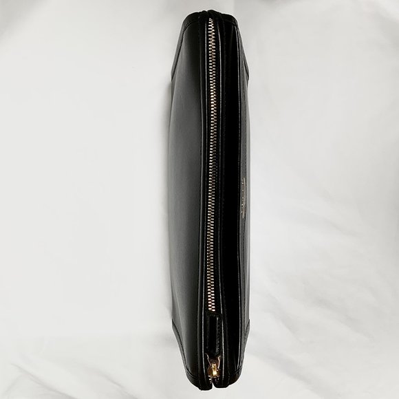 Gucci Metallic Print Logo Clutch in Black - Picture 5 of 11